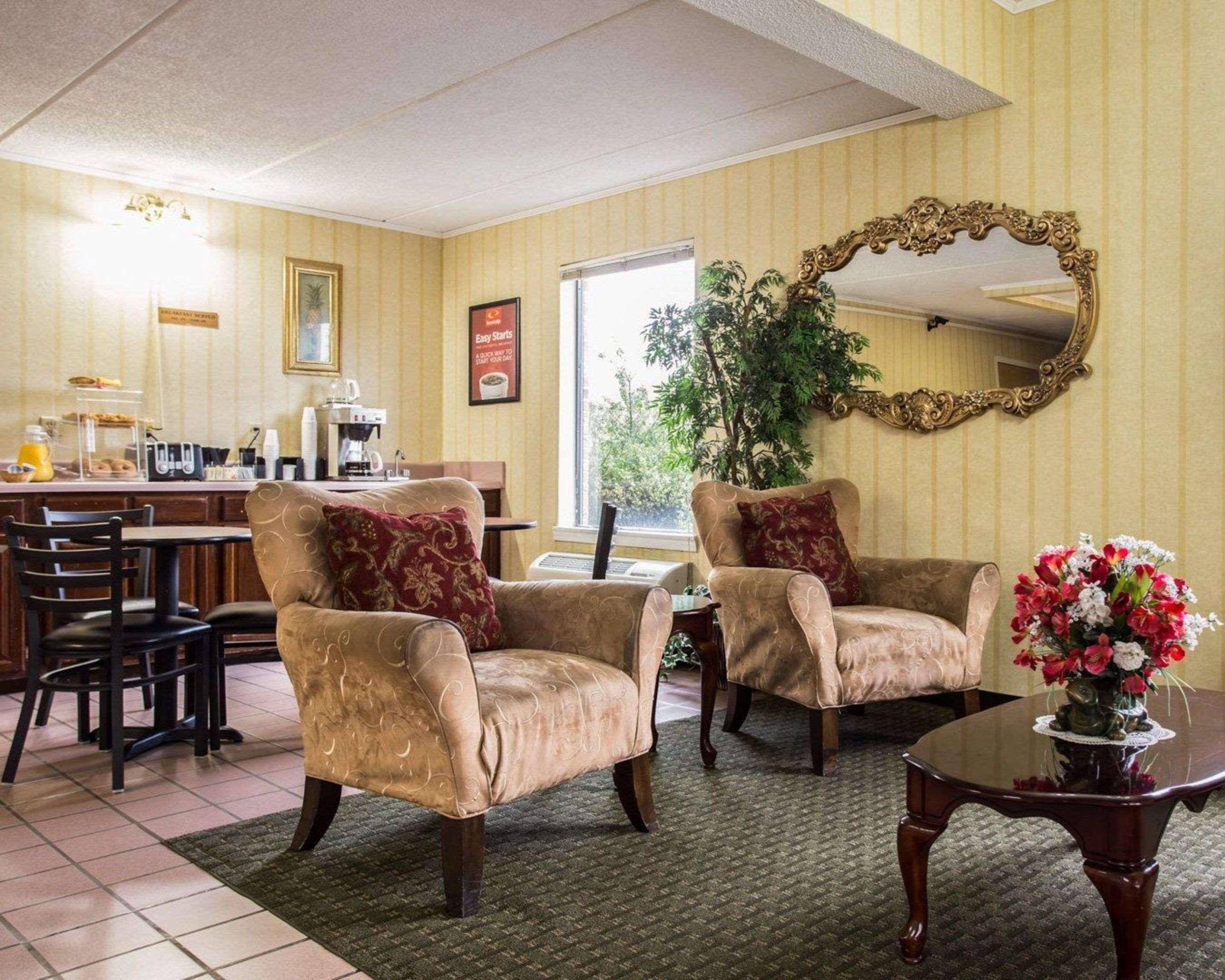 Lugoff Econo Lodge Inn & Suites מראה חיצוני תמונה