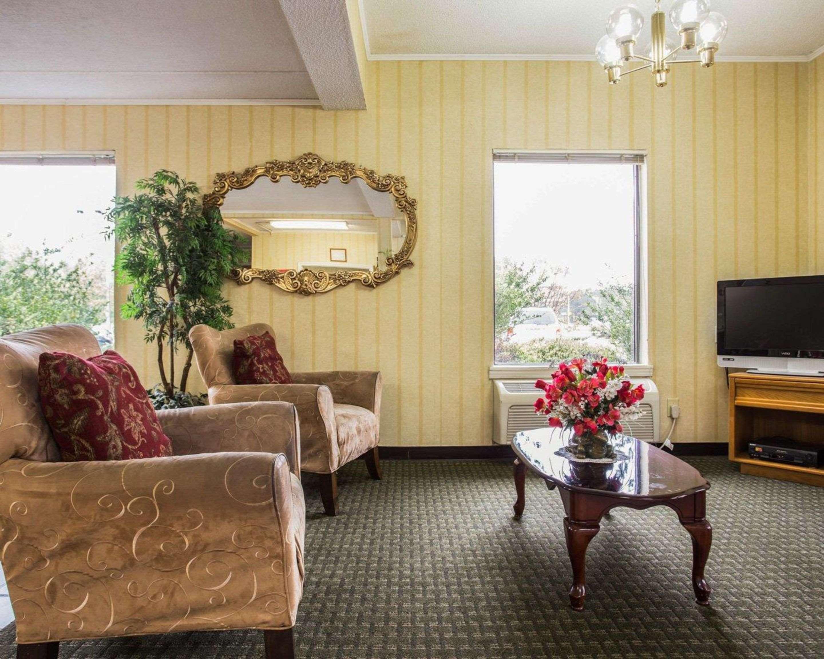 Lugoff Econo Lodge Inn & Suites מראה חיצוני תמונה
