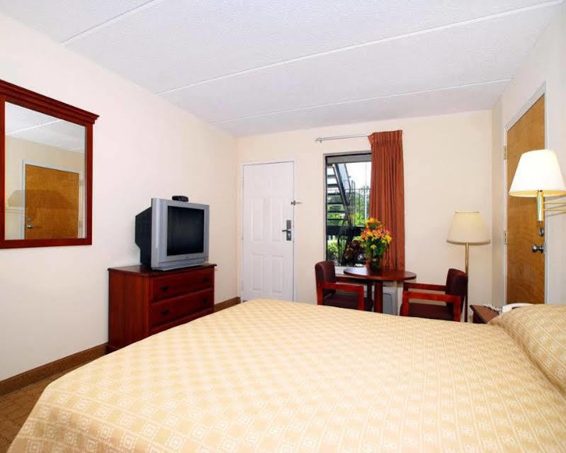 Lugoff Econo Lodge Inn & Suites מראה חיצוני תמונה