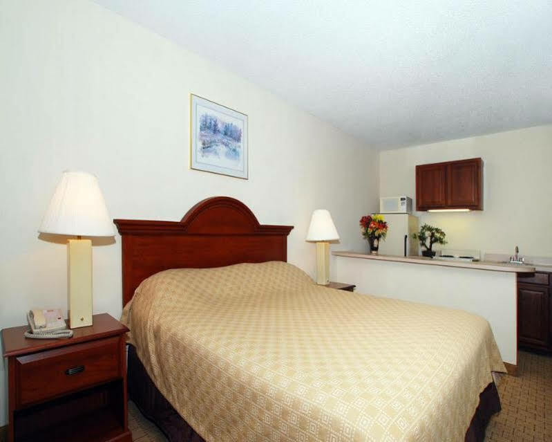 Lugoff Econo Lodge Inn & Suites מראה חיצוני תמונה